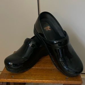 Dansko XP SIZE 9 wide